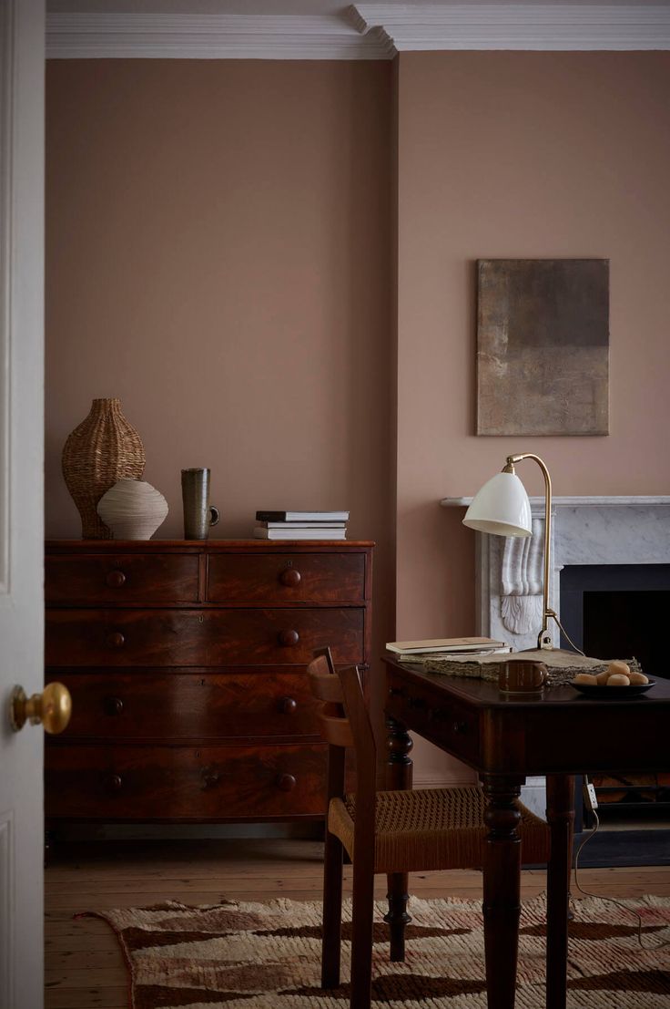Peinture murale en Mocha Mousse avec la marque Little Greene